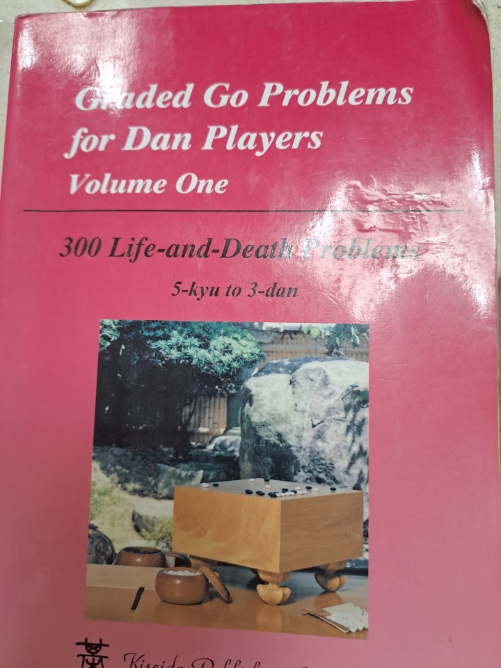 Portada de Graded Go Problems for Dan Players - Volume One